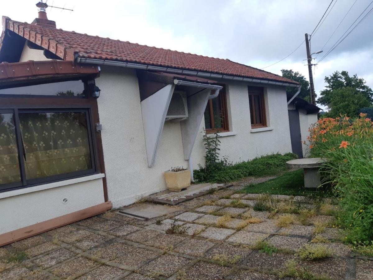 Maison A La Campagne Avec Piscine Flayat Екстериор снимка