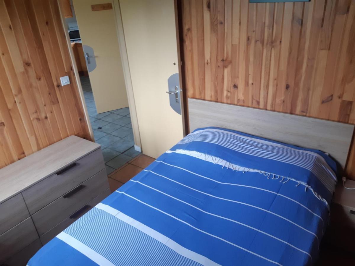 Maison A La Campagne Avec Piscine Flayat Екстериор снимка