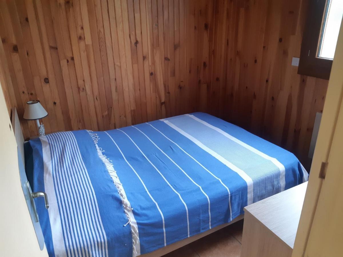 Maison A La Campagne Avec Piscine Flayat Екстериор снимка