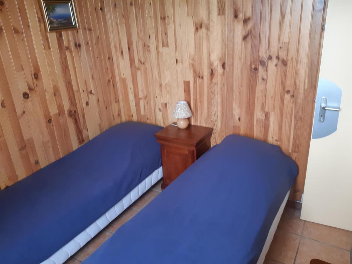 Maison A La Campagne Avec Piscine Flayat Екстериор снимка